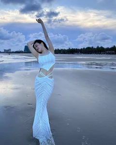 Si Thanh Stuns in Bold Sheer Dress Design for Glamorous Red Carpet Look - image 1