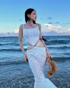 Si Thanh Stuns in Bold Sheer Dress Design for Glamorous Red Carpet Look - image 5