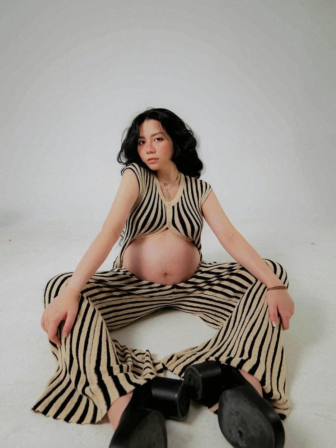 Rich Kid Dang Tieu To Sa Glows During Pregnancy: A Lesson in Maternity Style