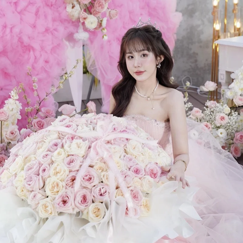 Captivating Billiards Star Lê Tuyết Anh Shines with Sweet and Stylish Charm