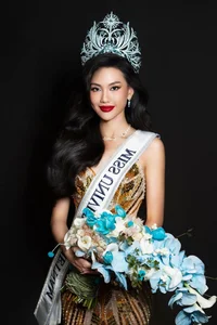 Bui Quynh Hoa Miss Universe Departure: Elegant Fashion and Multi-Million Dollar Crown - image 1