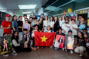 Bui Quynh Hoa Miss Universe Departure: Elegant Fashion and Multi-Million Dollar Crown - image 3
