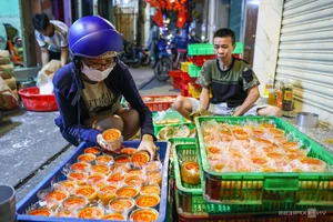 Inside a 50-Year-Old Traditional Chinese Bakery Preparing for Lunar New Year - image 8