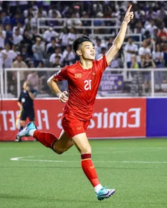 Vietnamese Football Stars Celebrate Lunar New Year: Heartfelt Tet Wishes to Fans - image 4