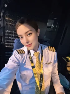 Where Is the Most Beautiful Female Pilot 4 Years After Viral Fame? - image 2
