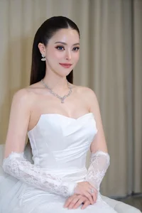 Where Is the Most Beautiful Female Pilot 4 Years After Viral Fame? - image 3