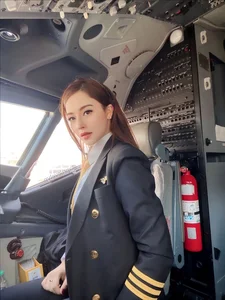 Where Is the Most Beautiful Female Pilot 4 Years After Viral Fame? - image 1