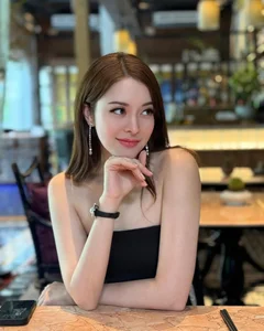 Where Is the Most Beautiful Female Pilot 4 Years After Viral Fame? - image 9