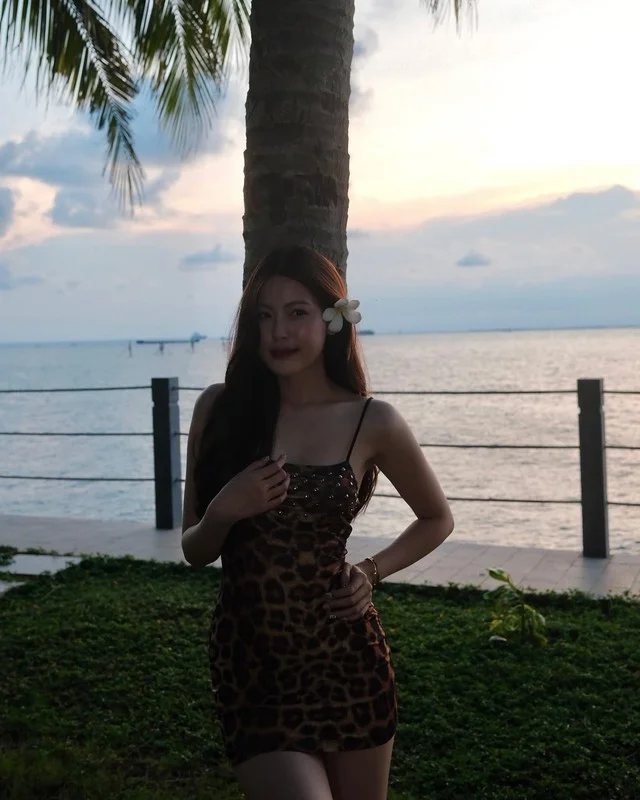 HIEUTHUHAI's Girlfriend Stuns in Bold Leopard Print Dress