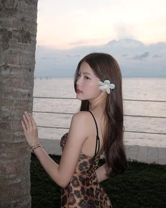HIEUTHUHAI's Girlfriend Stuns in Bold Leopard Print Dress - image 4