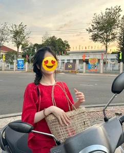 Unveiling the Stunning Style and Beauty of Lê Tuấn Khang's Rumored Girlfriend - image 2