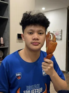 MC Tran Quang Minh’s Giant Crab Discovery Sparks Fun Social Media Buzz Among Famous Colleagues - image 10
