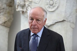 Visionary Leaders: Famous Global Billionaires Born in the Year of the Snake - image 5
