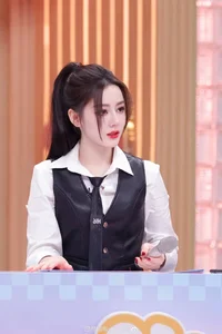Dilraba Dilmurat Faces Backlash Over Unfounded Rumors Involving Guan Xiaotong and Luhan - image 1