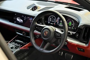 The Rise of Elite Hybrid SUVs: Inside the Porsche Cayenne S E-Hybrid - image 8