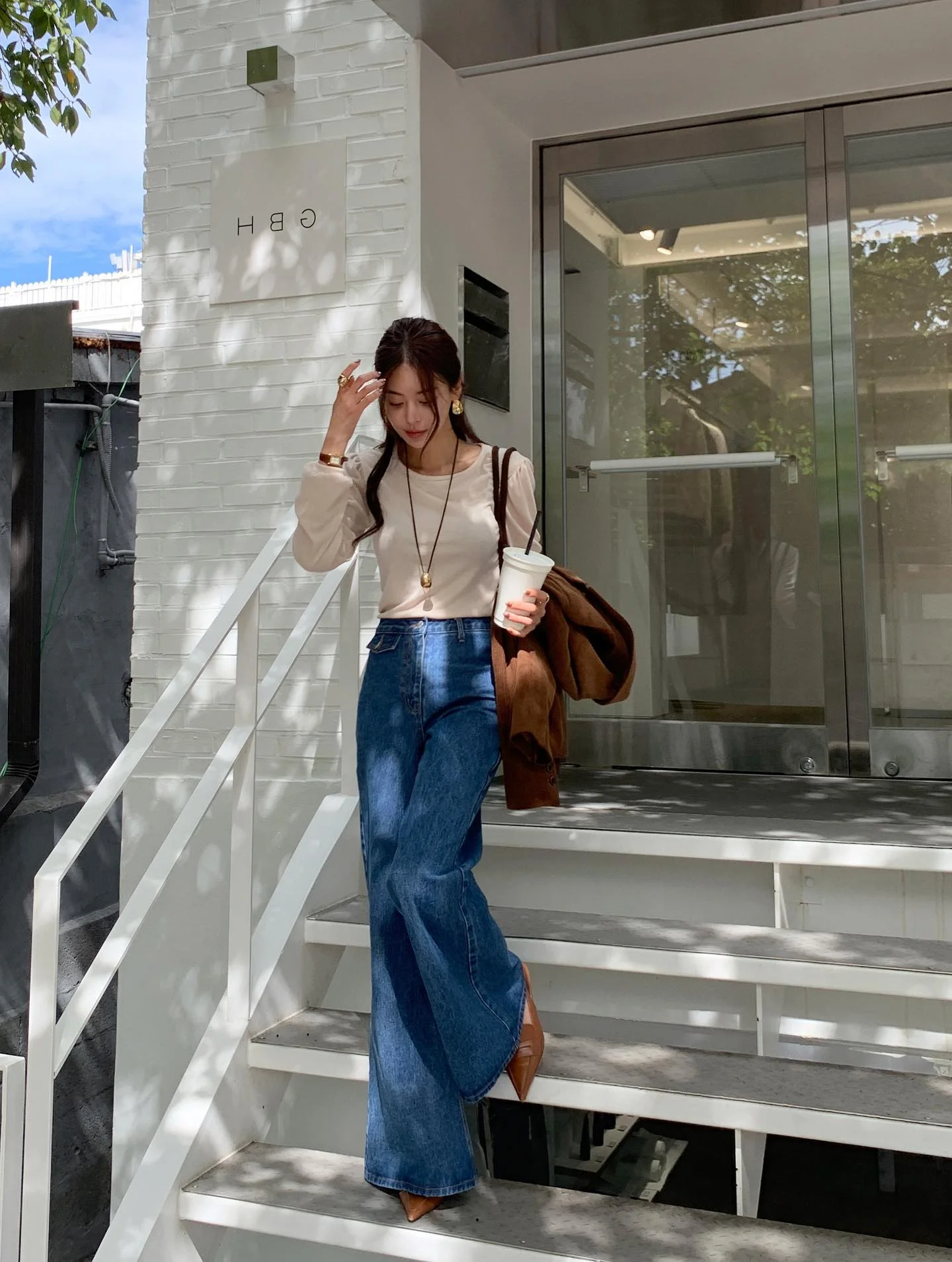 How to Style Jeans for a Luxurious and High-End Aesthetic in 2026