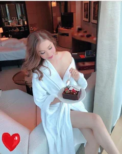 Vbiz Miss Queen Captivates Fans with Sensual Bathrobe Look in Intimate Setting - image 4