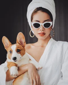 Vbiz Miss Queen Captivates Fans with Sensual Bathrobe Look in Intimate Setting - image 7