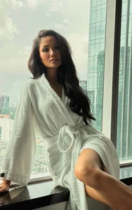 Vbiz Miss Queen Captivates Fans with Sensual Bathrobe Look in Intimate Setting - image 3