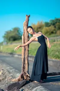 YiTuYu Vol.8671: Duo Duo – Graceful Charm and Pensive Moments in Nature - image 4