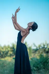 YiTuYu Vol.8671: Duo Duo – Graceful Charm and Pensive Moments in Nature - image 16