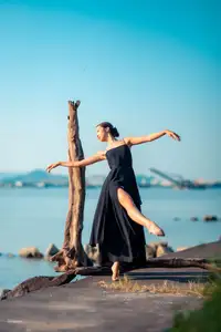 YiTuYu Vol.8671: Duo Duo – Graceful Charm and Pensive Moments in Nature - image 7