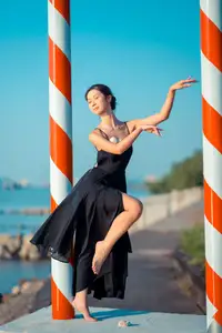 YiTuYu Vol.8671: Duo Duo – Graceful Charm and Pensive Moments in Nature - image 26