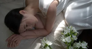 Cinematic Elegance: An Emotional Indoor Journey with Cai Jing Fan - image 15