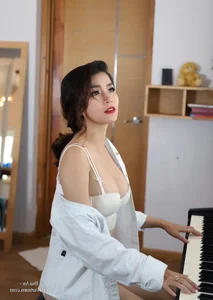 Elegant Beauty: Stunning Vietnamese Girl Portrait Collection Pack 19 - image 25
