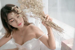 Elegant Beauty: Stunning Vietnamese Girl Portrait Collection Pack 19 - image 10