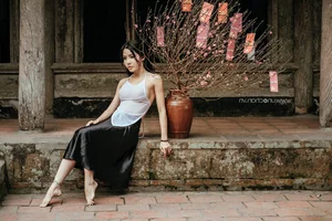 Elegant Beauty: Stunning Vietnamese Girl Portrait Collection Pack 19 - image 8
