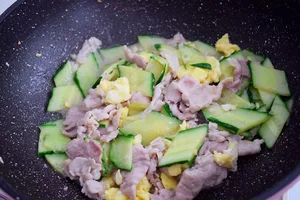 Creative Pork Stir-Fry: A Refreshing Twist on a Classic Ingredient for Your Next Meal - image 3