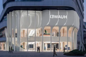 Inside the Stunning Huawei Flagship Store: A Fusion of Tech and High-End Design - image 4