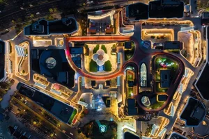 Inside the Stunning Huawei Flagship Store: A Fusion of Tech and High-End Design - image 5