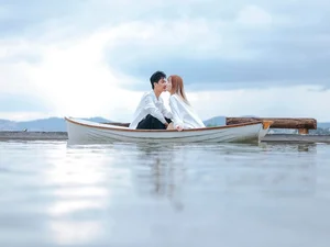 Mac Van Khoa Shares Sweet Travel Moments with His Wife - image 1