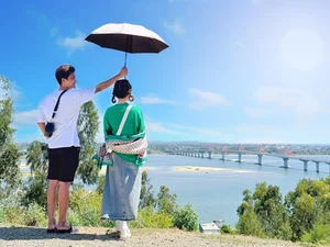 Mac Van Khoa Shares Sweet Travel Moments with His Wife - image 3