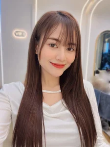 Vietnamese Actress Viet Hoa Stuns Fans with Natural 'Pretty Since Childhood' Beauty - image 3