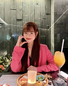 Vietnamese Actress Viet Hoa Stuns Fans with Natural 'Pretty Since Childhood' Beauty - image 2