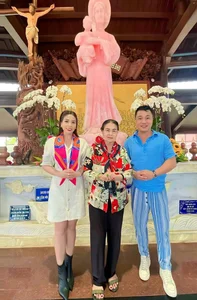 Model Le Thuy and Husband Do An Celebrate a Decade of Love and Marriage - image 6