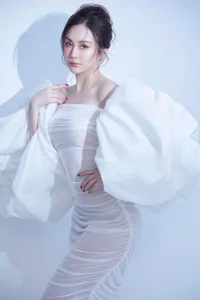 Model Le Thuy and Husband Do An Celebrate a Decade of Love and Marriage - image 9