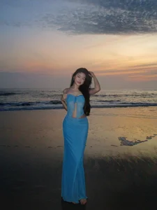 Lo Lem, Daughter of MC Quyen Linh, Debuts Luxury $300,000 Car at 19 - image 0