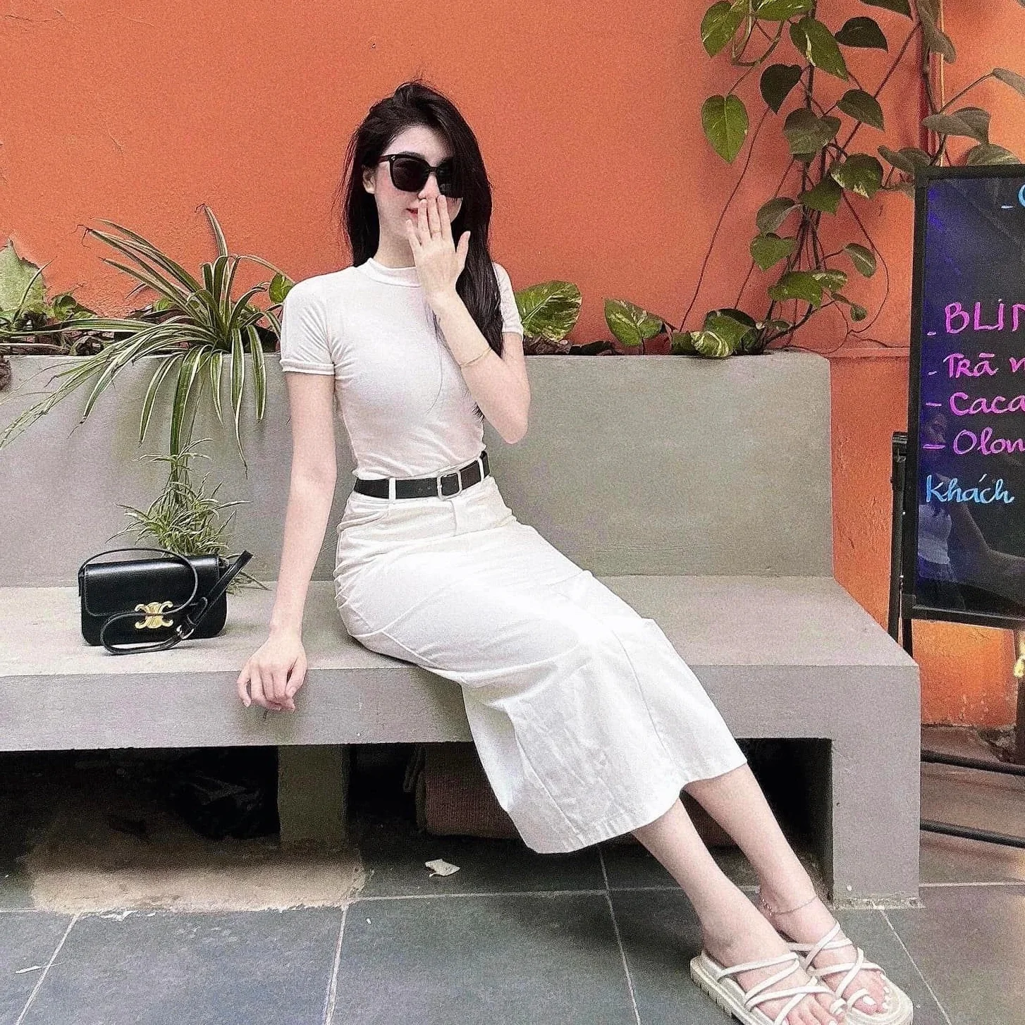 The Stylish Life of Nguyen Que Anh: Sister of Football Star Nguyen Van Toan