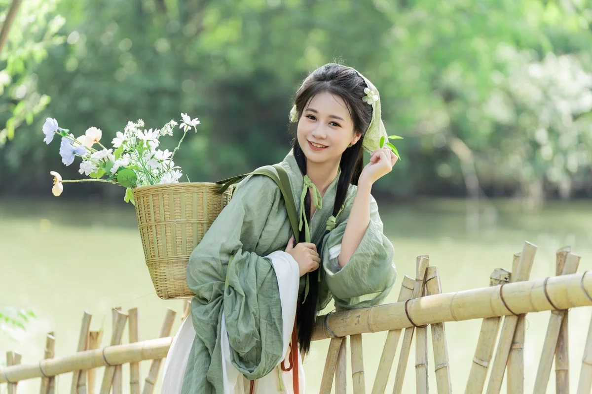 Sophisticated Visual Narrative: YiTuYu Art Language Vol.5972 with Cheng Zi Shu