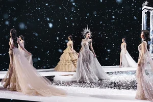 Minh Tuyet Shines as the Fashion Queen at the Glamorous X-mode Event - image 0