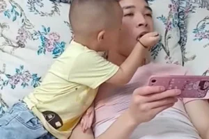 Wife Shocked After Checking Home Camera While Husband Watches Their Son - image 4
