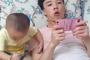 Wife Shocked After Checking Home Camera While Husband Watches Their Son - image 7