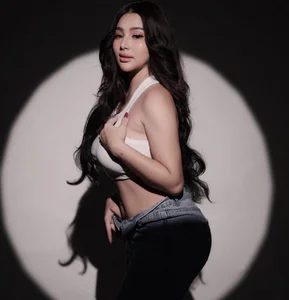 Plus-Size Beauty from the Philippines Inspires with Post-Childbirth Body Positivity - image 0
