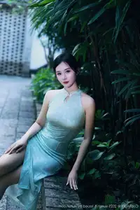 Nan Qiao: Graceful Charm in Jade Green Cheongsam - XiuRen No.10538 Collection - image 6
