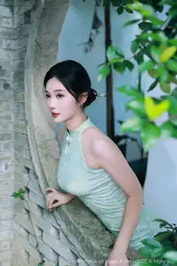 Nan Qiao: Graceful Charm in Jade Green Cheongsam - XiuRen No.10538 Collection - image 3