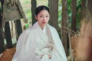 Knight Flower Review: Lee Honey Shines in 2024’s Top K-Drama - image 4